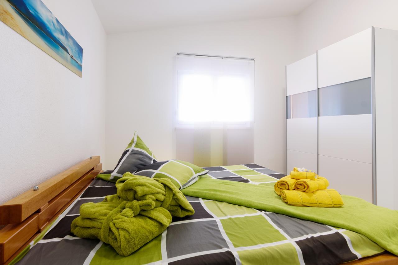 Studio Apartment Maslina Gornji Karin Exteriör bild