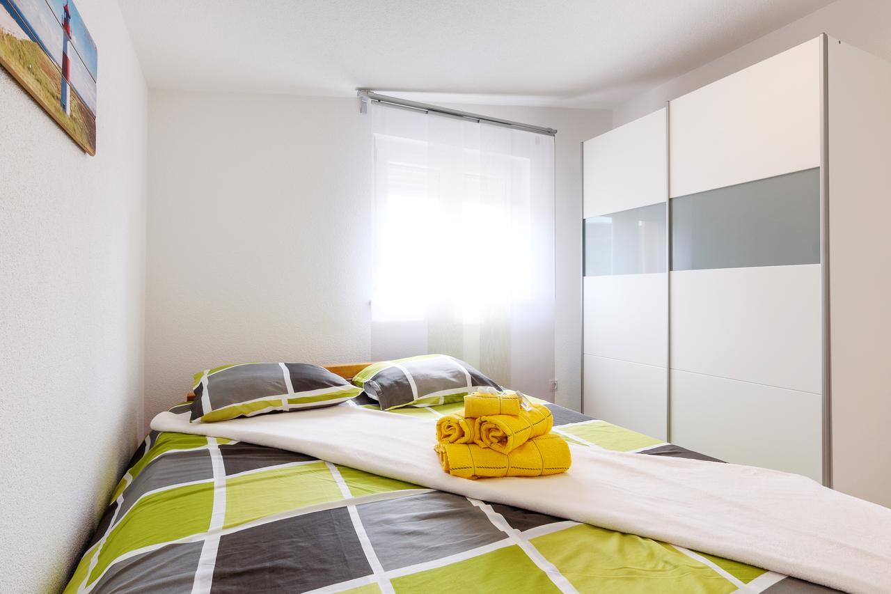 Studio Apartment Maslina Gornji Karin Exteriör bild