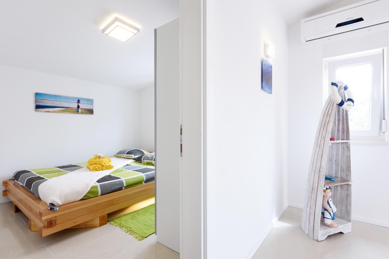 Studio Apartment Maslina Gornji Karin Exteriör bild