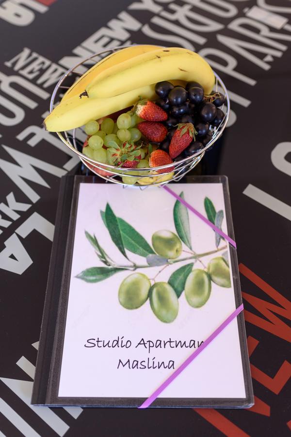 Studio Apartment Maslina Gornji Karin Rum bild