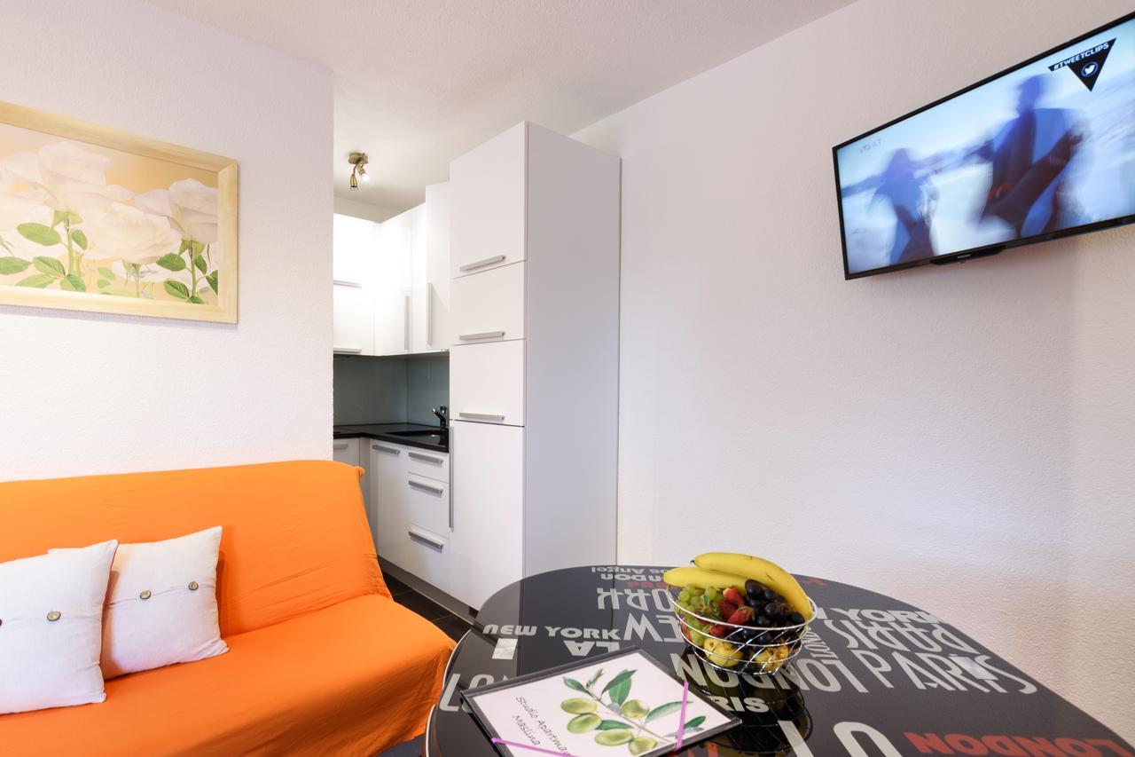 Studio Apartment Maslina Gornji Karin Exteriör bild
