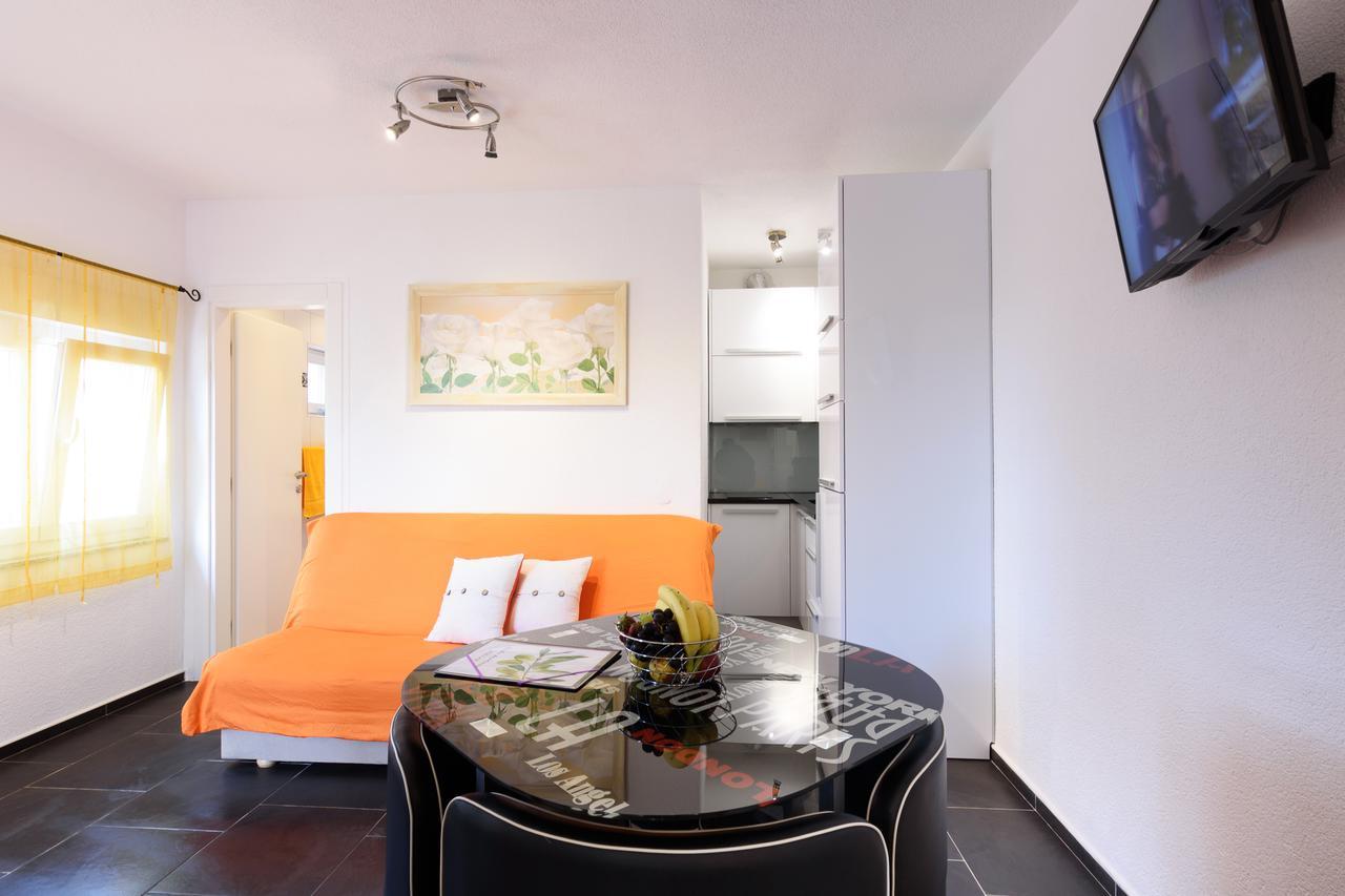 Studio Apartment Maslina Gornji Karin Exteriör bild